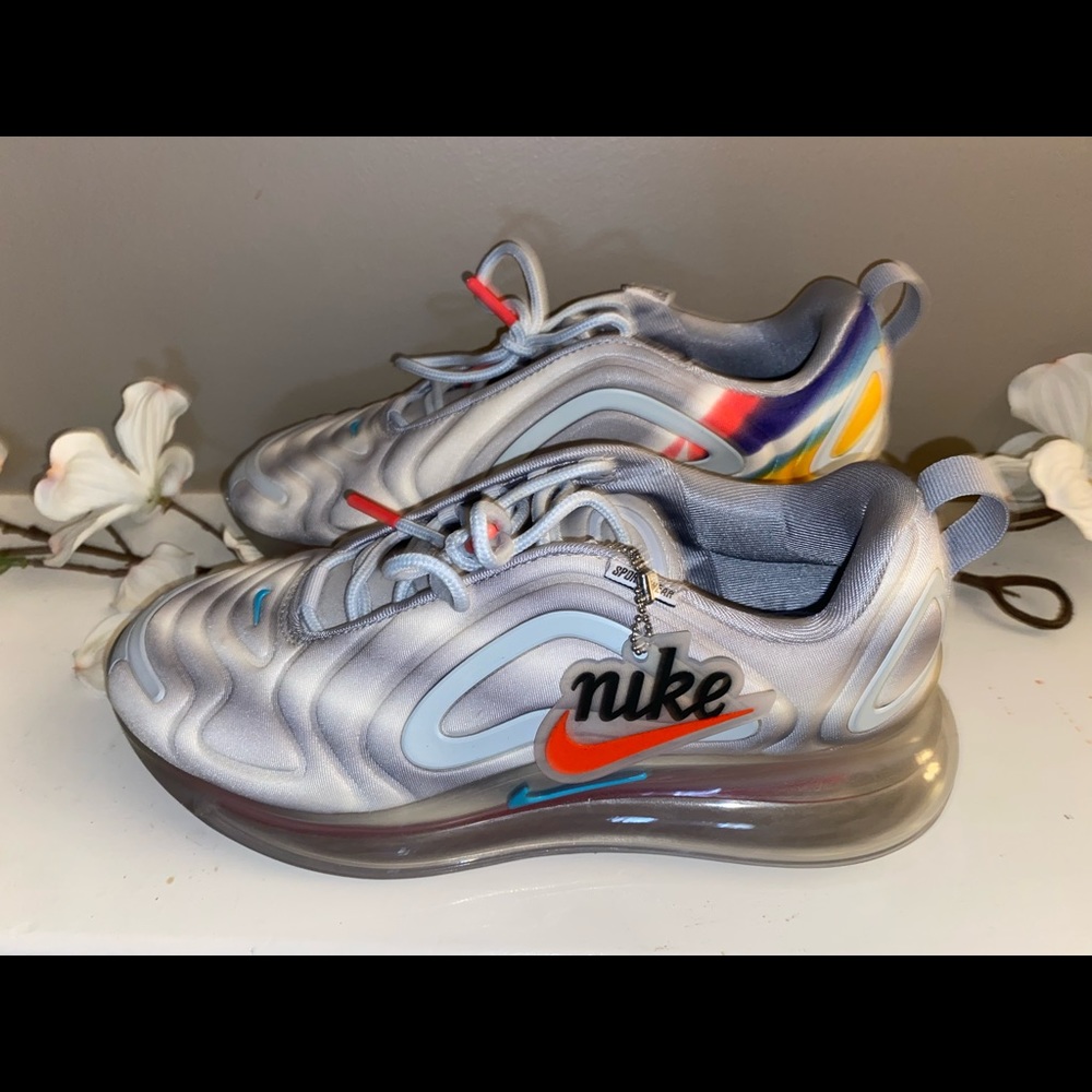 WOMAN NIKE 720 AIR MAX
